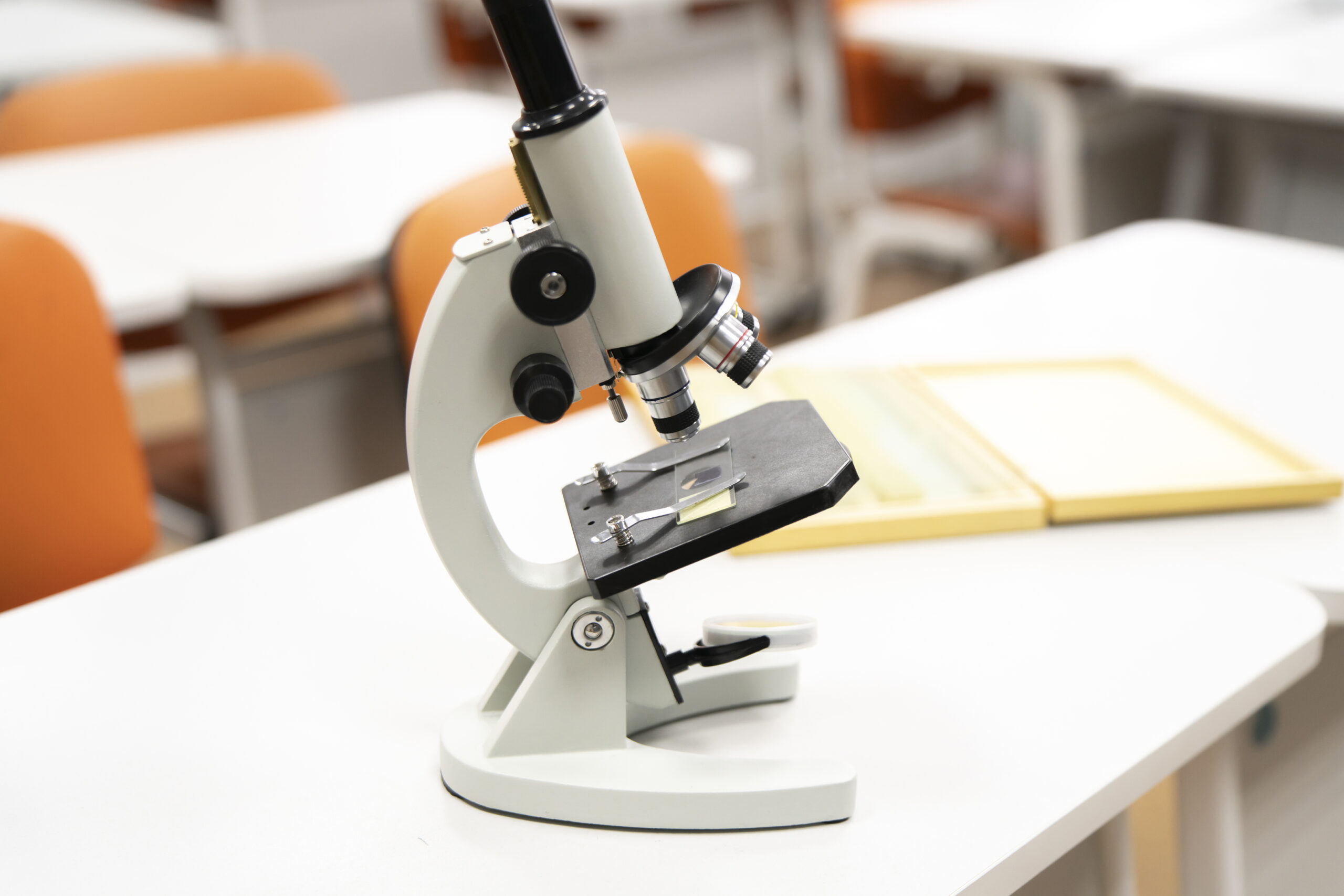 Electronic microscope on a desk