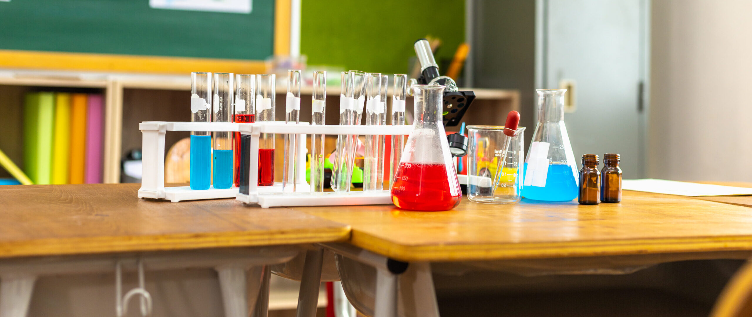 Science classroom with experimental equipment on desks.